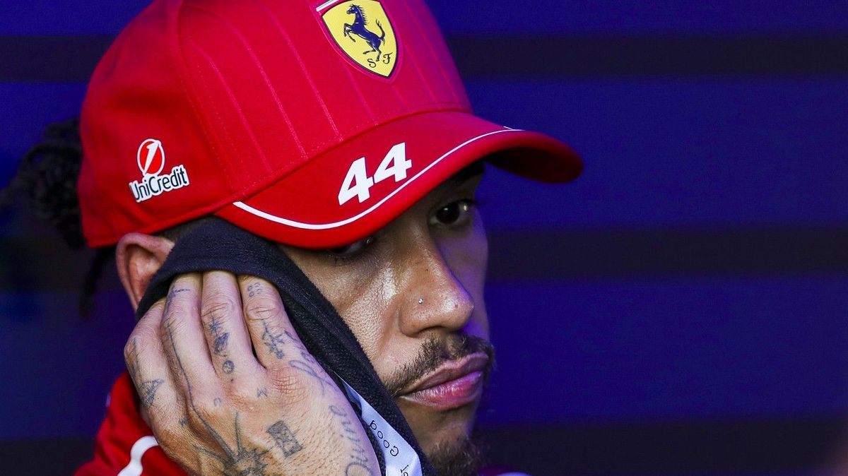 Přestup století zatím nevychází. Hamilton se ve Ferrari trápí